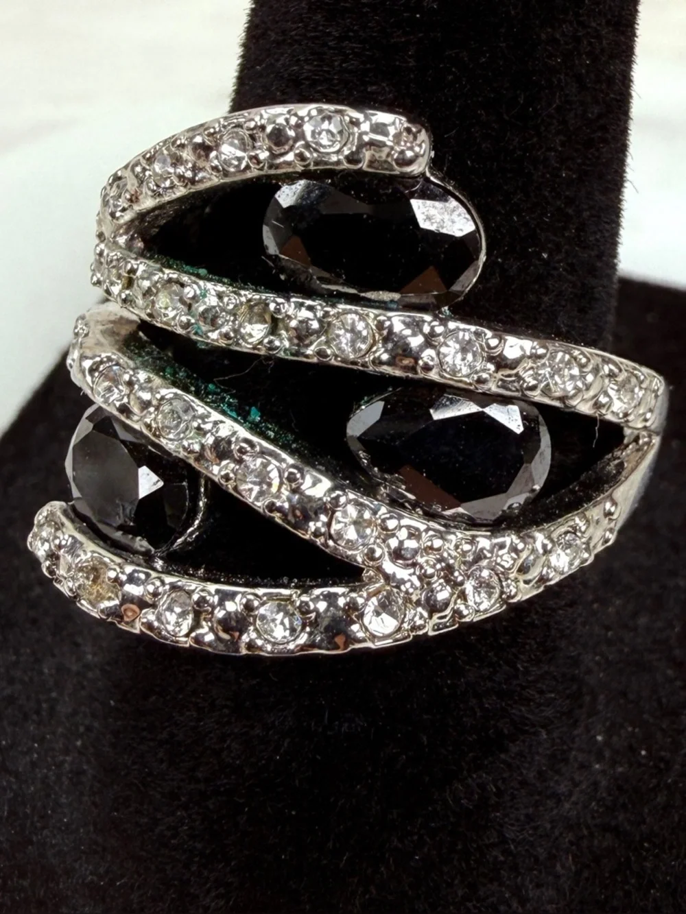 Beautiful silver tone and black bling wideband costume ring size 7